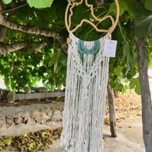 Atrapasueños amapola hecho a mano y sostenible. Decoración sostenible.