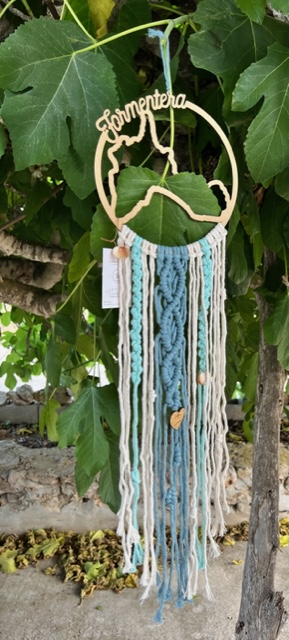 Atrapasueños amapola hecho a mano y sostenible. Decoración sostenible.