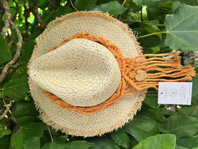 Sombrero alma hecho a amno y sostenible. Handmade.