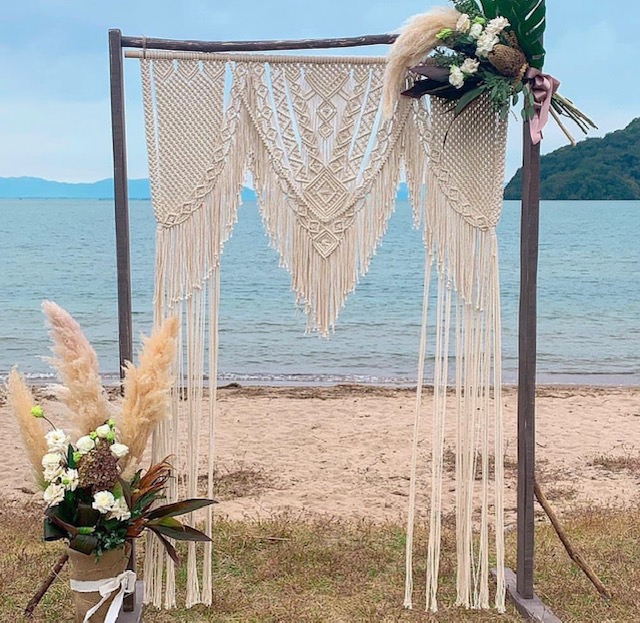 Tienda Soulway moda sostenible Complementos para Bodas, Altares para Bodas, empuñaduras de ramo de novia y porta alianzas.